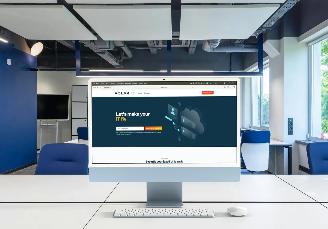 Website van Volar-IT op een desktopscherm in een kantoor